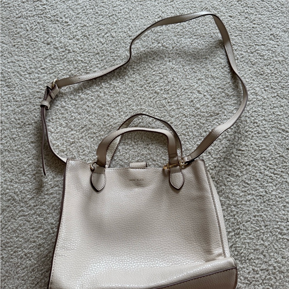 Elegant Cream Handbag
